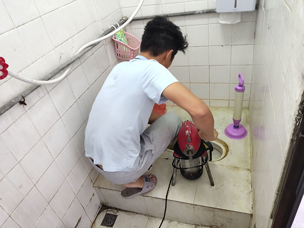 广东肥皂掉到马桶里把马桶堵住了怎么办？马桶堵住了怎么办
